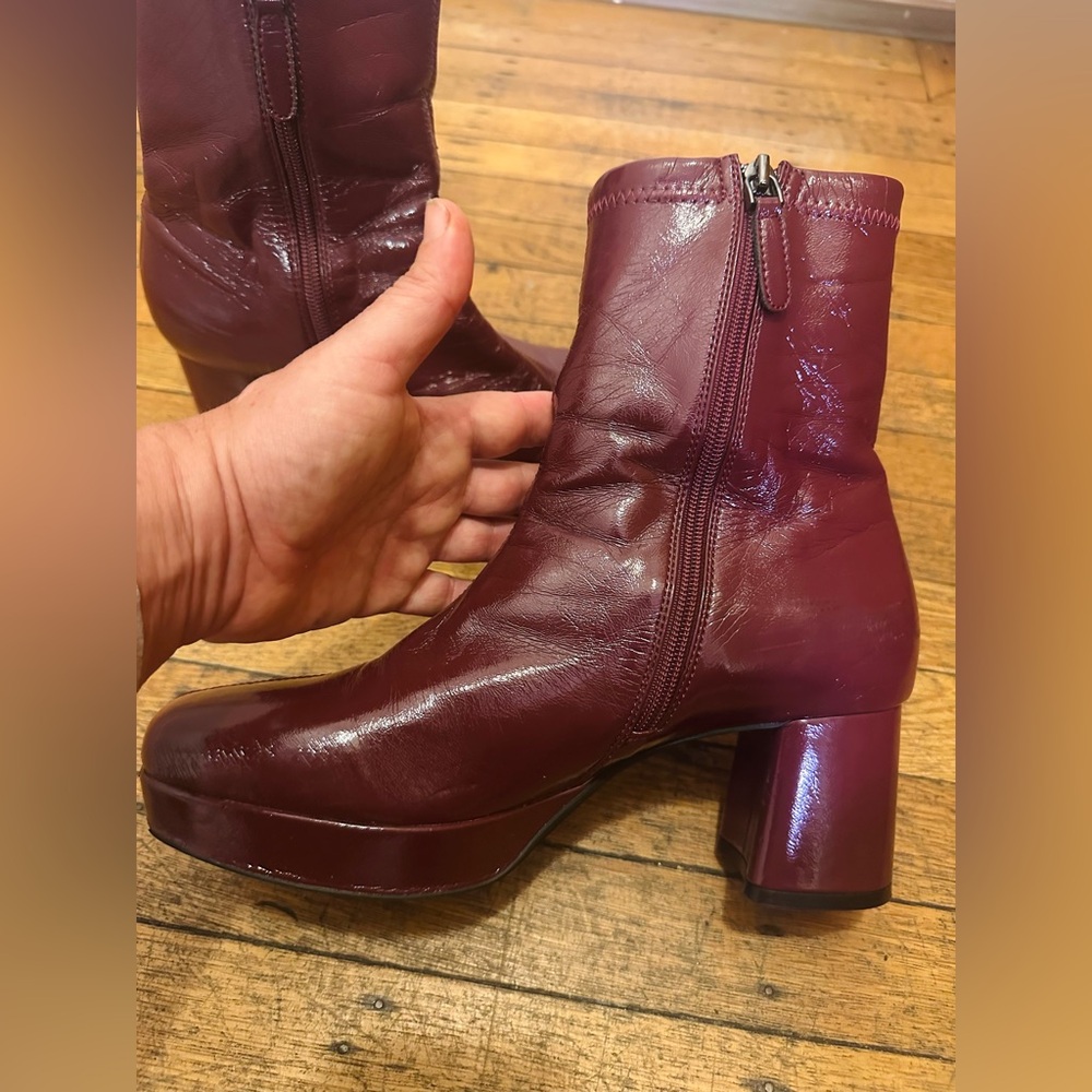 Aerosoles Sussex Ankle Boots – Pomegranate Patent Faux Leather – Size 8